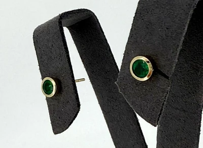 0.84ctEmerald & 9ct Gold Stud Earrings 1.0g