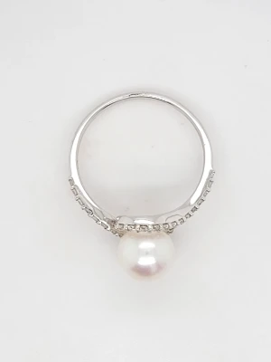 Pearl & 0.25ct Diamond Swirl Ring -18ct White Gold 2.7g