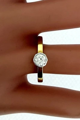 0.35ct Diamond & 18ct Gold Solitaire Ring 3.8g