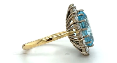7.00ct Topaz & 1.40ct Diamond Dress Ring 18ct Gold 7.5g