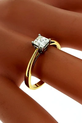 0.50ct Diamond & 18ct Gold Solitaire Ring 3.3g
