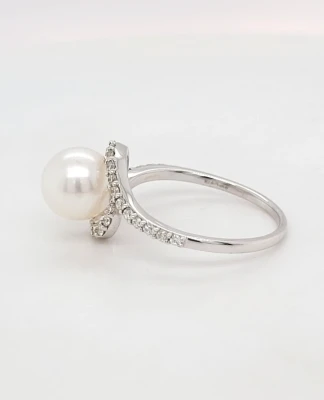 Pearl & 0.25ct Diamond Swirl Ring -18ct White Gold 2.7g