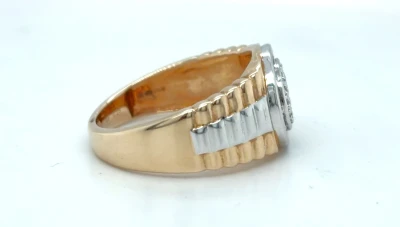 0.15ct Ruby & 0.10ct Diamond Signet Ring - 9ct Gold 5.8g