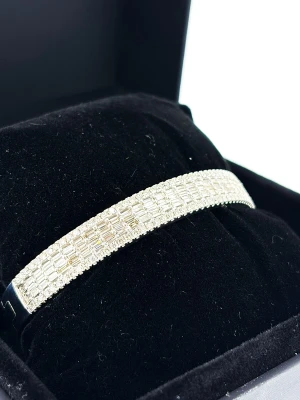 4.35ct Diamond & 9ct White Gold Bangle 30.9g 7.5 Inch