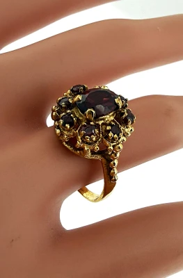 1.40ct Garnet & 9ct Gold Dress Ring 4.0g