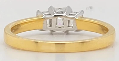 0.68ct Diamond & 18ct Gold Trilogy Ring 3.0g Size N
