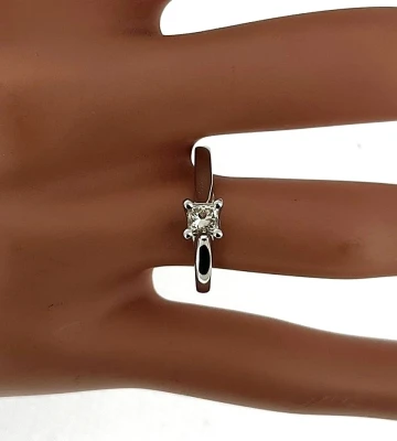 0.42ct Diamond & 9ct White Gold Solitaire Ring 2.5g