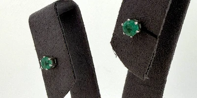 0.20ct Emerald & 9ct White Gold Stud Earrings 0.8g