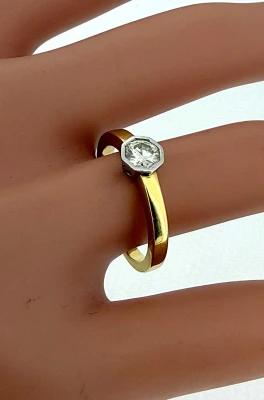 0.35ct Diamond & 18ct Gold Solitaire Ring 3.8g