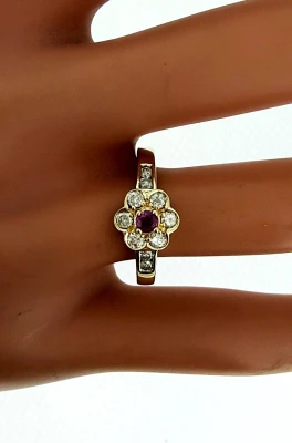 0.10ct Ruby & 0.25ct Diamond Cluster Ring - 9ct Gold 2.0g