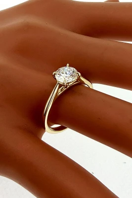 1.02ct Lab Grown Diamond & 9ct Gold Solitaire Ring 2.47g