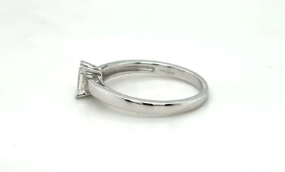 0.33ct Diamond & 18ct White Gold Solitaire Ring 2.4g