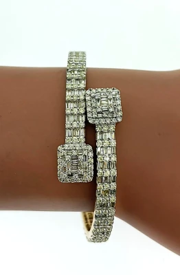 4.50ct Diamond & 14ct Gold Cross Over Bangle 26.3g