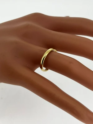 18ct Yellow Gold 2.5mm Slight Court Wedding Band 3.0g