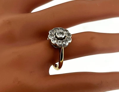 1.30ct Diamond & 18ct Diamond Cluster Ring 5.5g