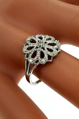 0.10ct Diamond & 9ct White Gold Flower/Dress Ring 2.07g