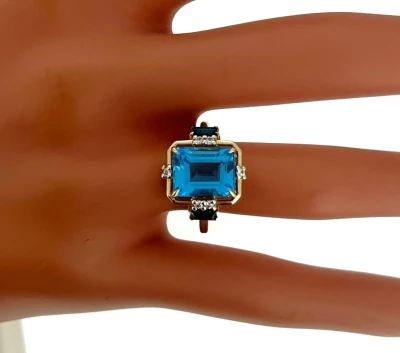 6.00ct Topaz & 9ct Gold Dress Ring 3.7g