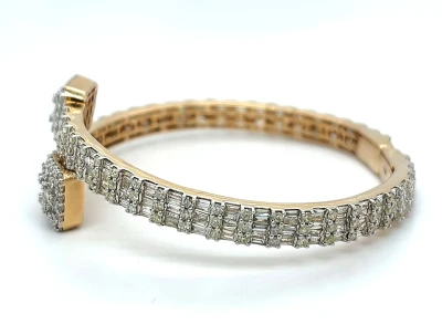4.50ct Diamond & 14ct Gold Cross Over Bangle 26.3g