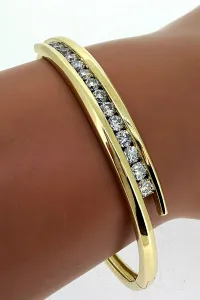 1.99ct Diamond & 14ct Gold Cross Over Bangle 17.4g 7.5 Inch
