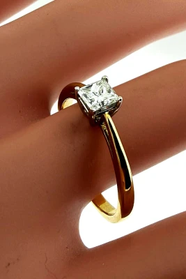 0.50ct Diamond & 18ct Gold Solitaire Ring 3.3g