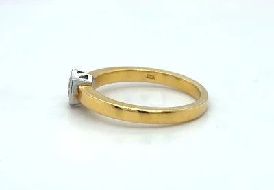 0.35ct Diamond & 18ct Gold Solitaire Ring 3.8g
