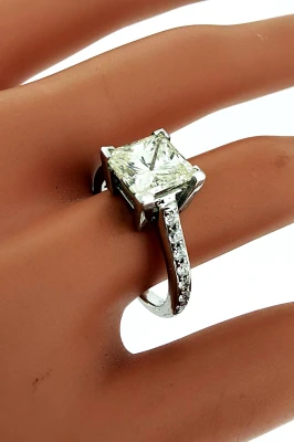 2.50ct Diamond & 18ct White Gold Solitaire Ring 5.1g