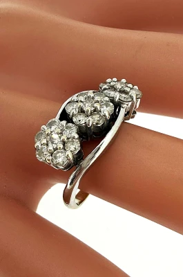 0.75ct Diamond & 18ct White Gold Trilogy Cluster Ring 5.9g
