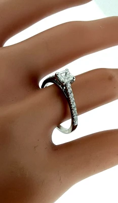 0.88ct Diamond & Platinum Solitaire Ring 3.4g