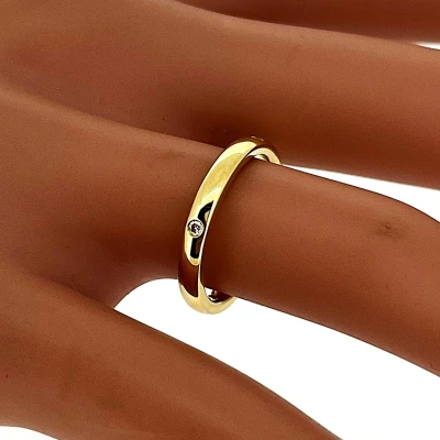 0.04ct Diamond & 18ct Gold Wedding Band 3.2g