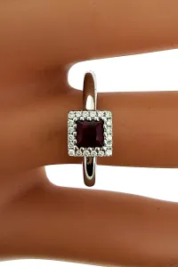 Ruby & Diamond 18ct White Gold Halo Solitaire Ring 4.0g