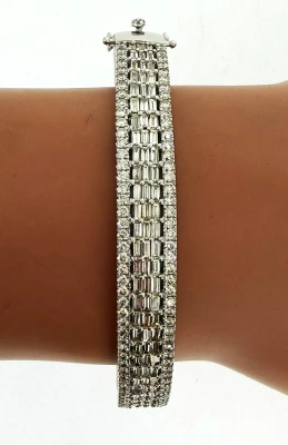 4.35ct Diamond & 9ct White Gold Bangle 30.9g 7.5 Inch