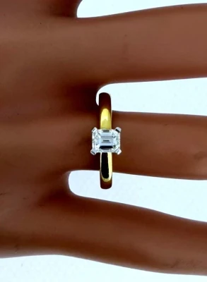 0.70ct Diamond & 18ct Gold Solitaire Ring 3.7g