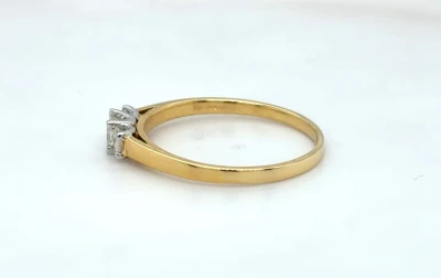 0.50ct Diamond & 18ct Gold Trilogy Ring 3.1g