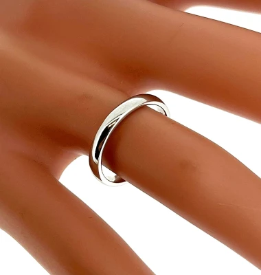 2.5mm Slight Court Wedding Band 9ct White Gold 2.1g