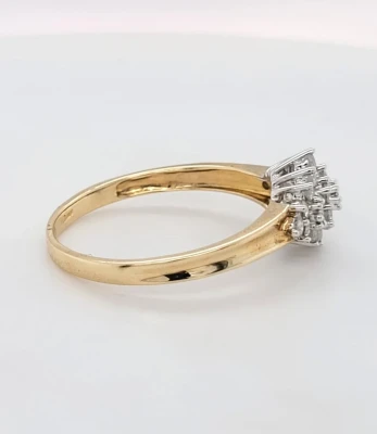 0.50ct Diamond & 9ct Gold Cluster Ring  - 2.7g