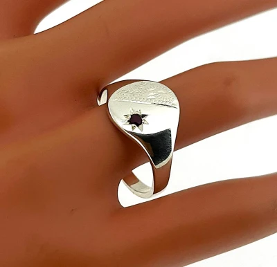 0.05ct Garnet & Sterling Silver Signet Ring 4.4g