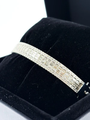 4.35ct Diamond & 9ct White Gold Bangle 30.9g 7.5 Inch