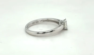 0.33ct Diamond & 18ct White Gold Solitaire Ring 2.4g