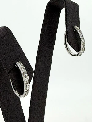 0.76ct Diamond & 18ct White Gold Oval Hinged Hoop Earrings 2.8g