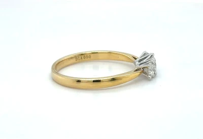 0.50ct Diamond & 18ct Gold Trilogy Ring 2.5g