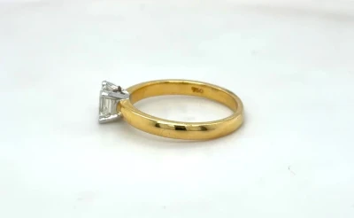 0.70ct Diamond & 18ct Gold Solitaire Ring 3.7g