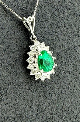 0.78ct Emerald & 0.30ct Diamond - Platinum 4.1g 16 Inch
