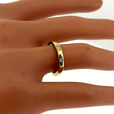 0.05ct Diamond & 18ct Gold 3mm Wedding Band 3.7g