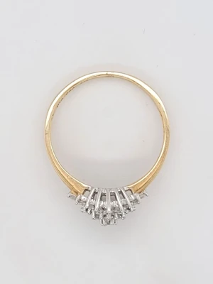 0.50ct Diamond & 9ct Gold Cluster Ring  - 2.7g