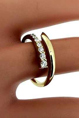 0.22ct Lab Grown Diamond & 9ct Gold Cross Over Ring 2.2g