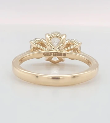 1.71ct Lab Grown Diamond & 9ct Gold Trilogy Ring (Ovals) 3.7g size M