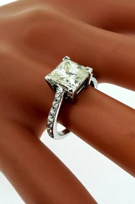 2.50ct Diamond & 18ct White Gold Solitaire Ring 5.1g