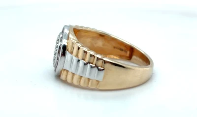 0.15ct Ruby & 0.10ct Diamond Signet Ring - 9ct Gold 5.8g