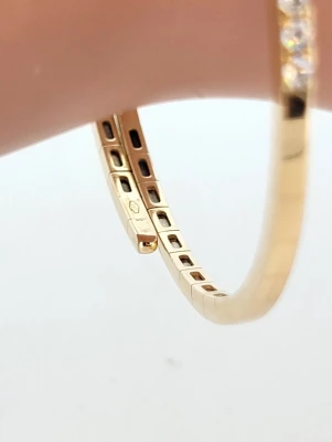 0.53ct Diamond & 18ct Gold Twist/Flex Bangle 8g