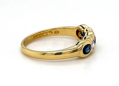 0.60ct Sapphire & 0.20ct Diamond 18ct Gold Ring 3.3g